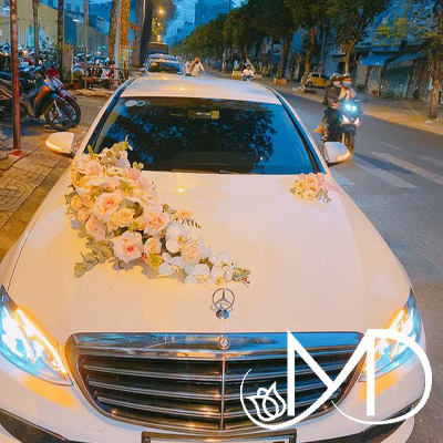 Bridal car flower arrangement 13